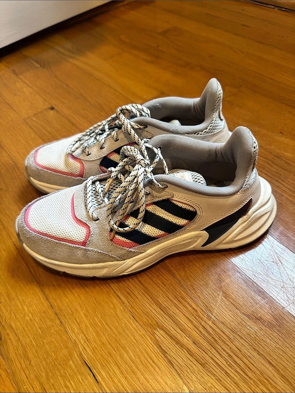 Adidas 90s Valasion Sneakers Color White/Pink/Blue Womens size 8